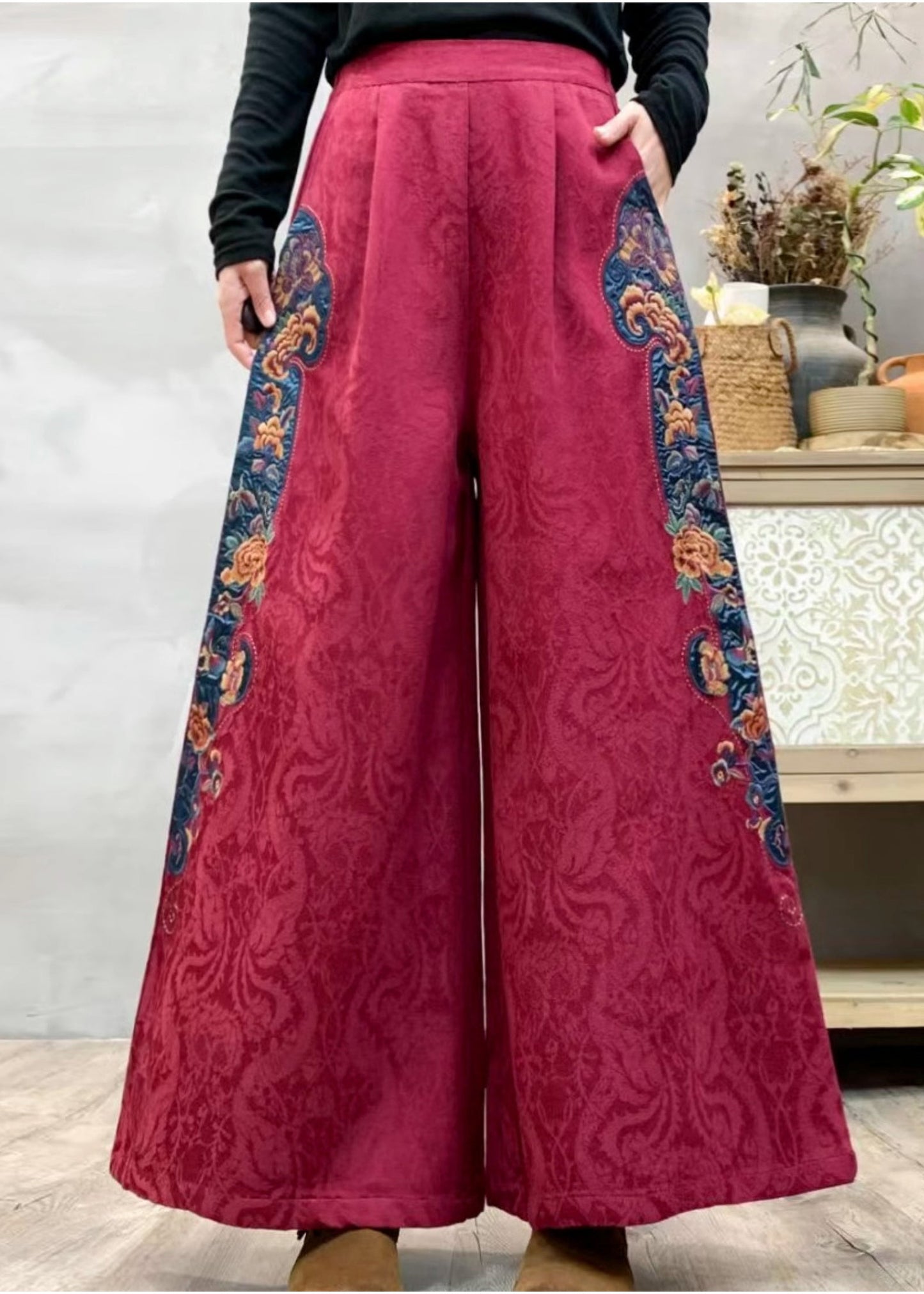 Lila Jacquard-Leinenhose mit weitem Bein, bestickt, Frühling