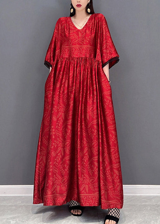 Rotes langes Seidenkleid im chinesischen Stil, faltig, kurze Ärmel