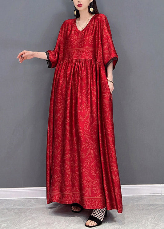 Rotes langes Seidenkleid im chinesischen Stil, faltig, kurze Ärmel