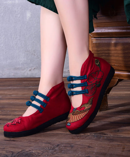 Rote Ballerinas mit asymmetrischem Design und Schnallenriemen