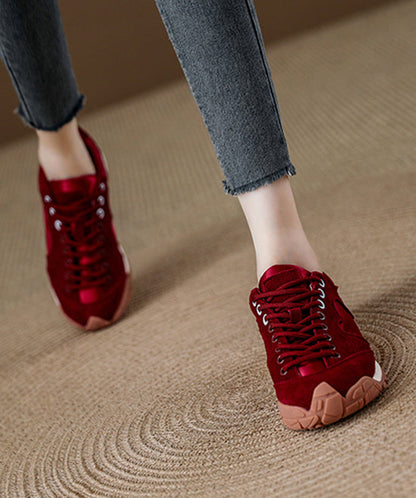 Zapatos planos de ante con plataforma y cordones rojos para mujer
