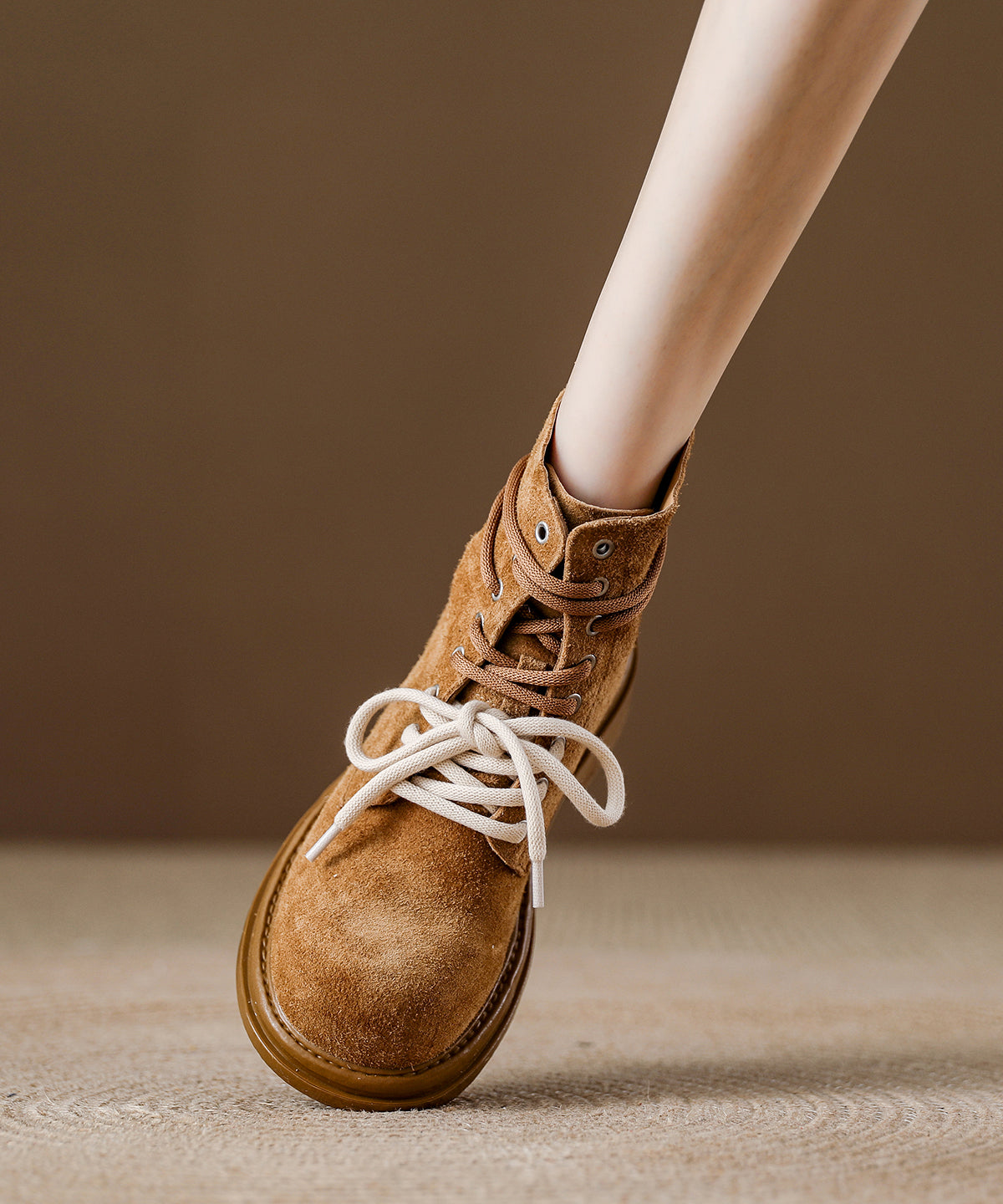 Rote Schnürstiefel aus Wildleder von Splicing Boutique