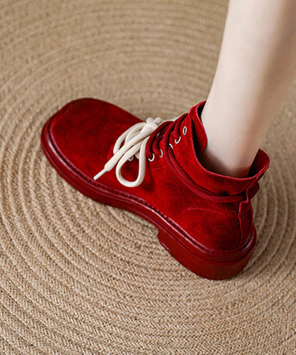 Rote Schnürstiefel aus Wildleder von Splicing Boutique