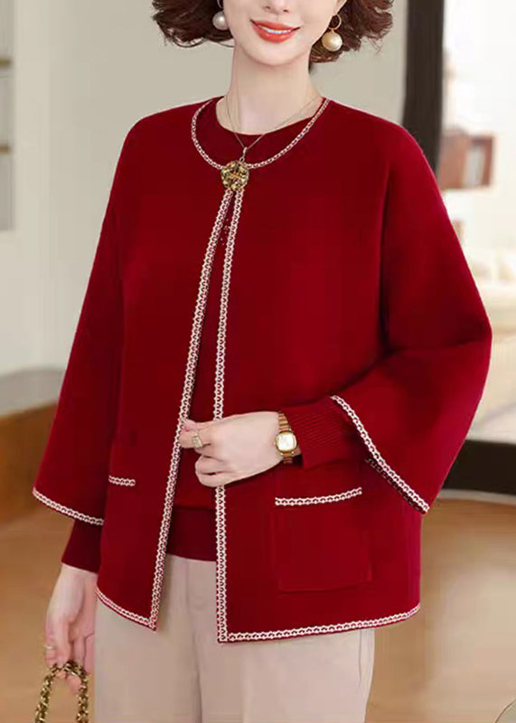 Zweiteiliges Set aus rotem Rundhals-Baumwollstrickmantel und -pullover mit Dreiviertelärmeln