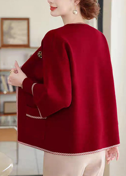 Zweiteiliges Set aus rotem Rundhals-Baumwollstrickmantel und -pullover mit Dreiviertelärmeln