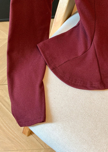 Rotes T-Shirt aus Baumwolle mit Rüschen und Patchwork-Muster, U-Boot-Ausschnitt