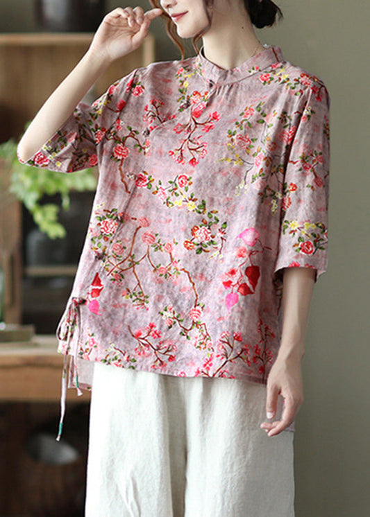 Top acogedor rojo con cuello alto y botones para verano