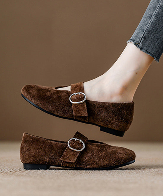 Zapatos mocasines de ante rojo con hebilla y correa de empalme