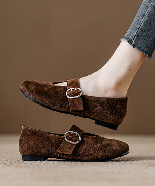 Rote Wildleder-Loafer mit modischem Schnallenriemen