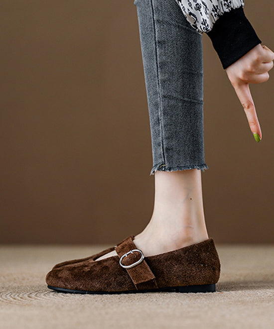 Zapatos mocasines de ante rojo con hebilla y correa de empalme