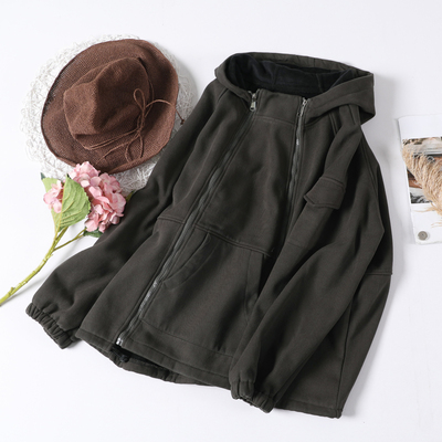 Rotes, lockeres Sweatshirt mit Kapuze und Taschen und Reißverschluss