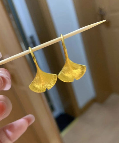 Normale goldene Ahornblatt-Tropfenohrringe