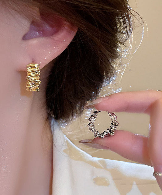 Pendientes de aro circulares con arrugas de metal dorado regular