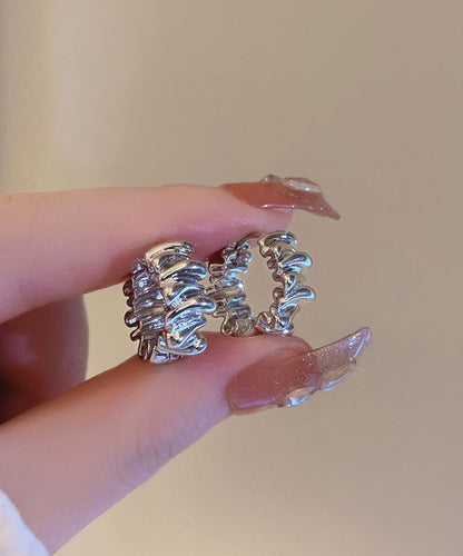 Pendientes de aro circulares con arrugas de metal dorado regular