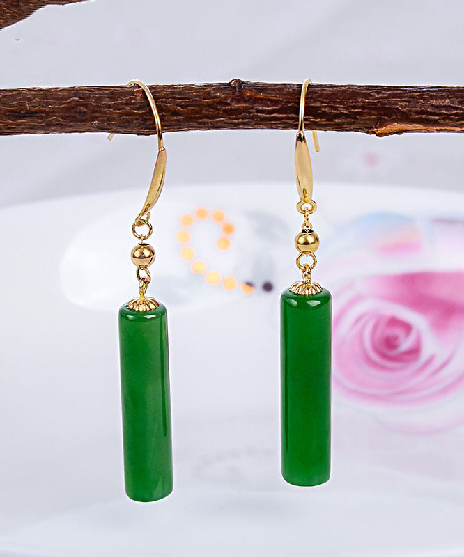 Pendientes colgantes de jade verde regular con incrustaciones de oro de 18 quilates