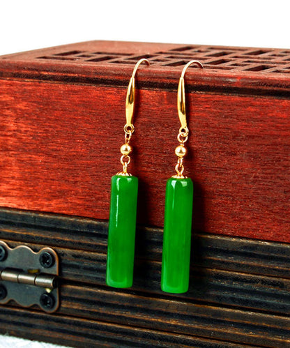 Pendientes colgantes de jade verde regular con incrustaciones de oro de 18 quilates