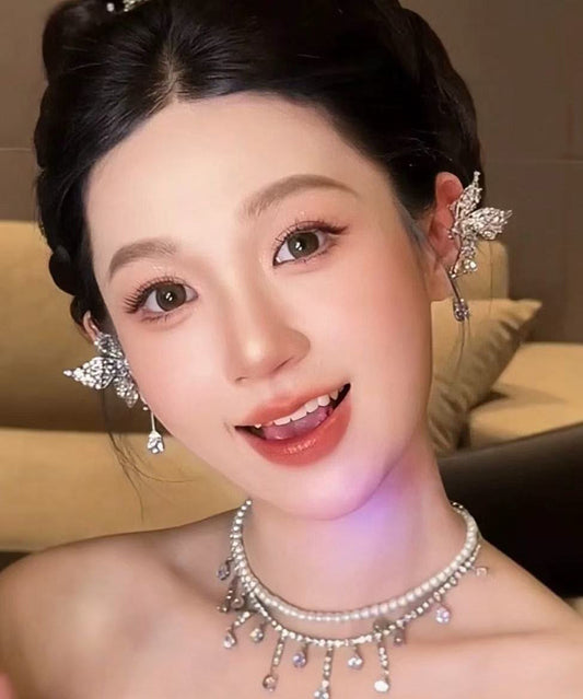 Ohrstecker mit Schmetterlingsmotiv und Wassertropfen aus Seide und Kupferzitron