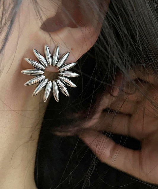 Pendientes florales de plata de ley blanca con forma regular