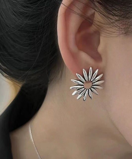 Pendientes florales de plata de ley blanca con forma regular