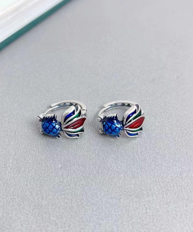 Pendientes de aro con diseño retro de carpa koi esmaltada en plata de ley con bloques de color