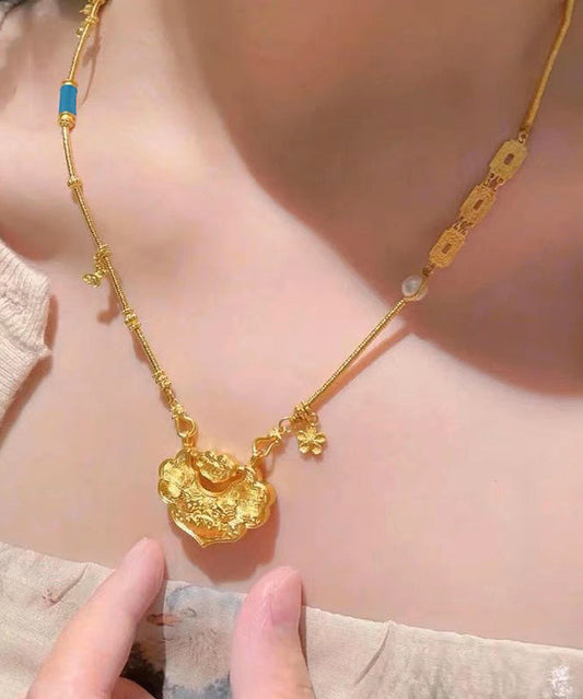 Collar con colgante floral de loto y perla de aleación de cobre y oro retro