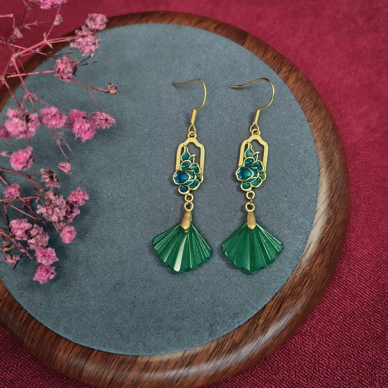 Pendientes colgantes con borlas en forma de abanico de concha de jade y oro antiguo verde retro