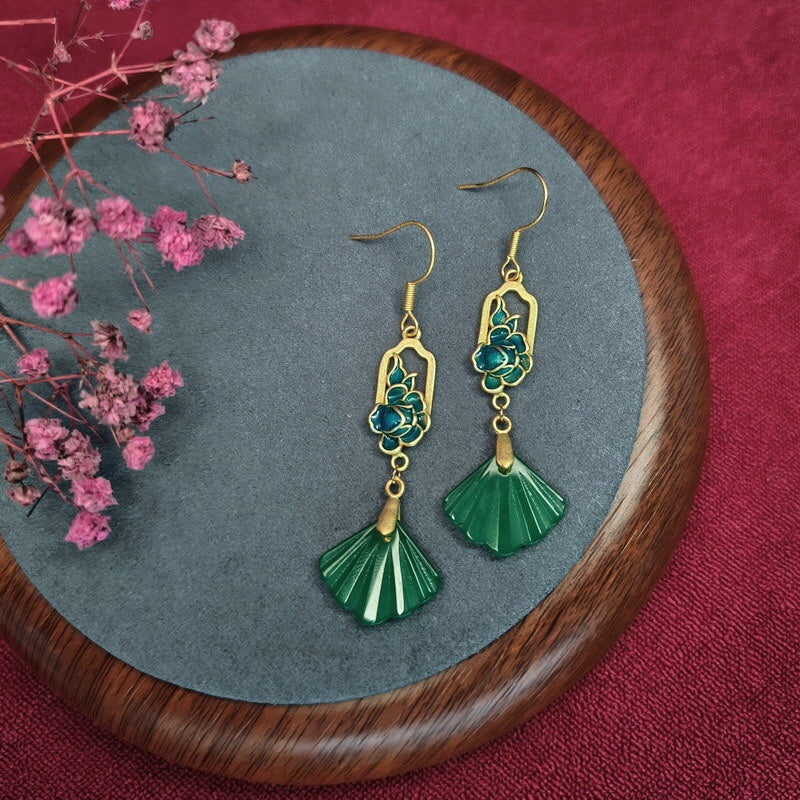 Pendientes colgantes con borlas en forma de abanico de concha de jade y oro antiguo verde retro