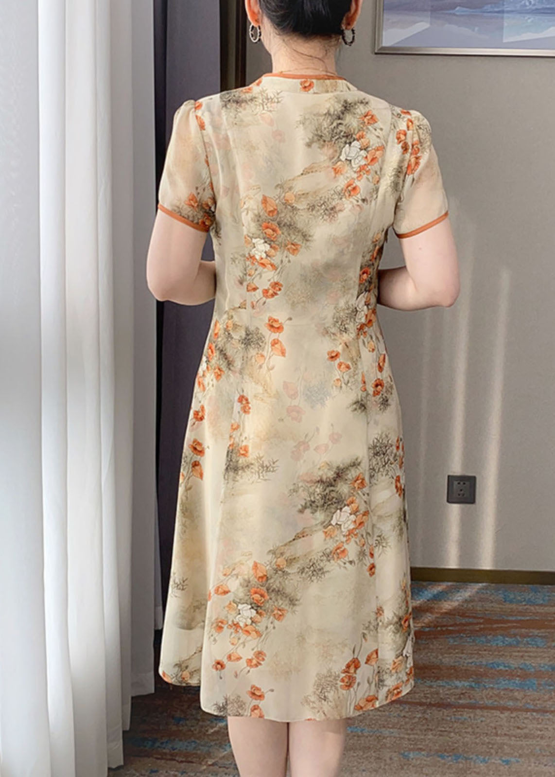 Retro Orange V-Ausschnitt Print Chinesische Knopf Seide Kleid Sommer