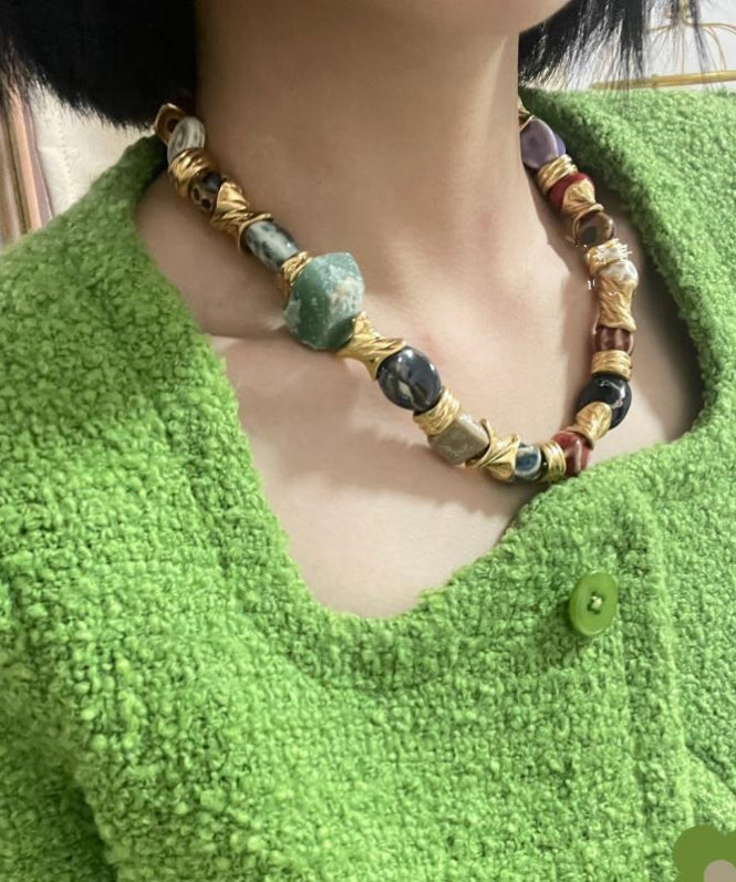 Collar de cuentas graduadas con patchwork de cerámica arcoíris retro