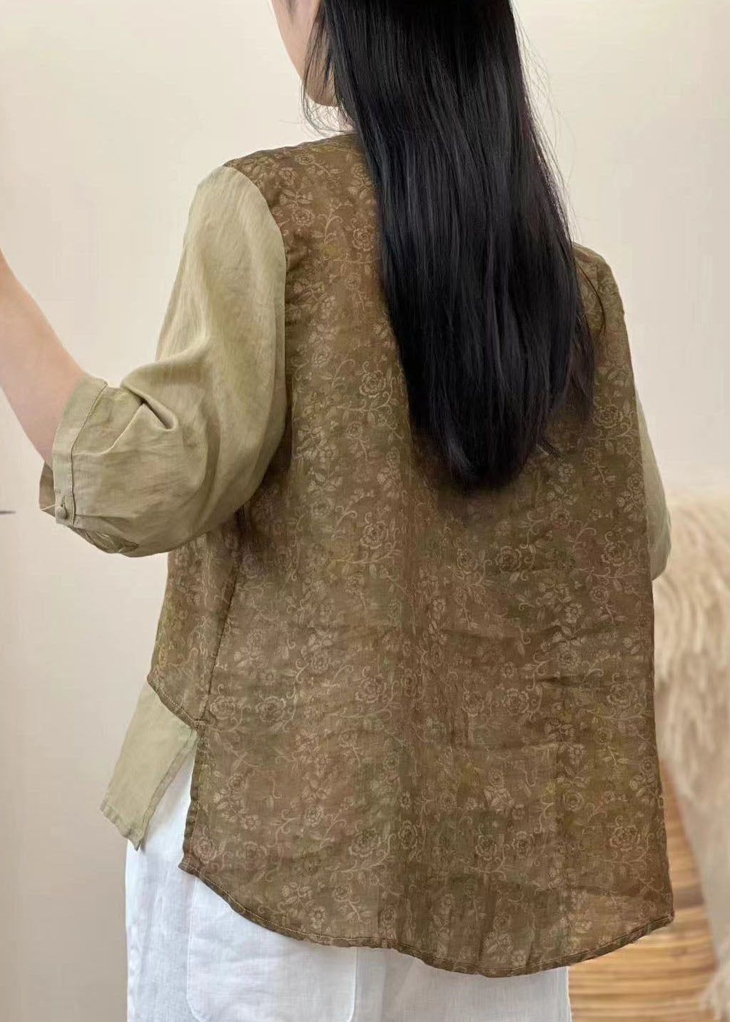 Camisa de lino con estampado de botones chinos rojos retro y patchwork con mangas de pulsera