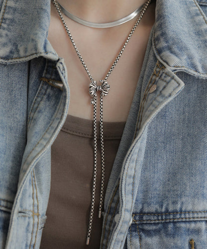 Retro-Halskette mit Quastenanhänger aus Sterlingsilber mit Schleife