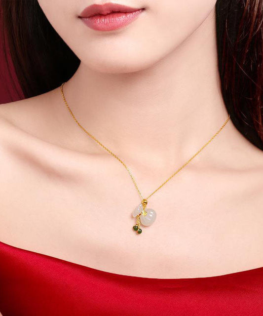 Retro White Sterling Silver Inlaid Jade Graphic Pendant Necklace