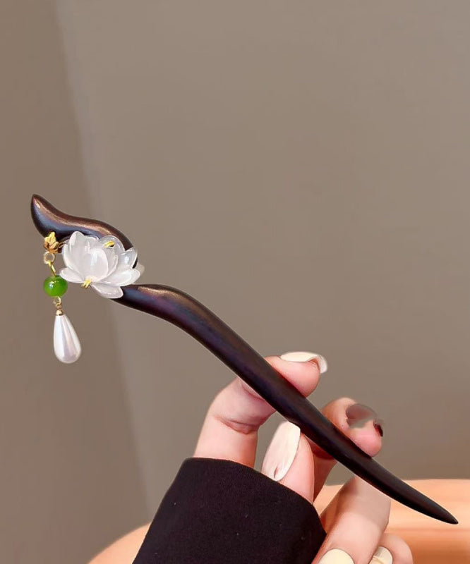 Horquilla de madera blanca retro con borla de perla de loto dorada