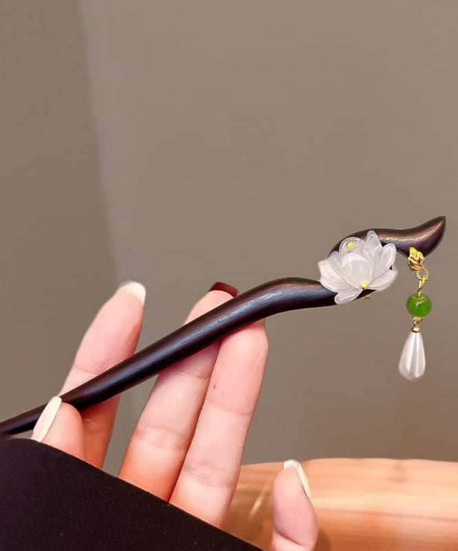 Horquilla de madera blanca retro con borla de perla de loto dorada