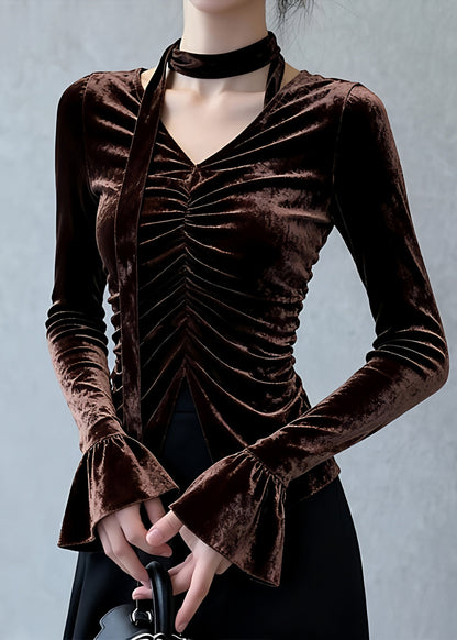 Top sexy de terciopelo de seda arrugado con escote en V y mangas acampanadas en color café