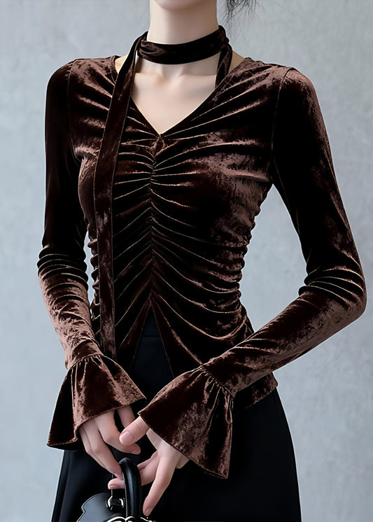 Top sexy de terciopelo de seda arrugado con escote en V y mangas acampanadas en color café