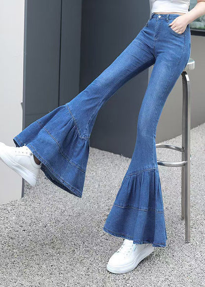 Pantalones acampanados de mezclilla azul arrugada de corte entallado para primavera