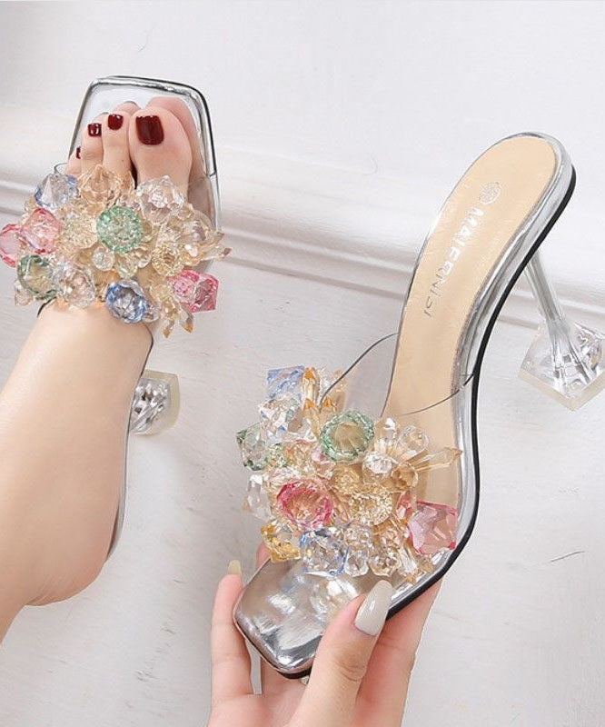 Silberne Hausschuhe mit Kristallspleißung und transparentem High Heel
