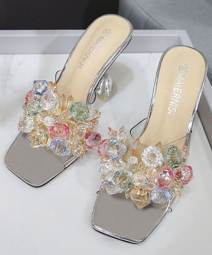 Silberne Hausschuhe mit Kristallspleißung und transparentem High Heel