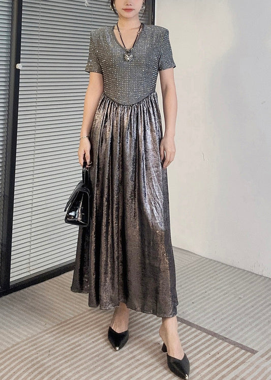 Silbernes Patchwork-Maxikleid mit kurzen Ärmeln