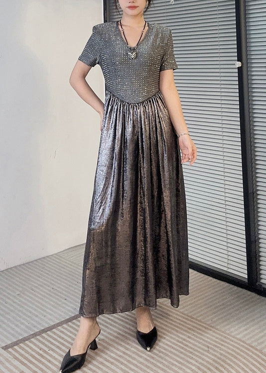 Silbernes Patchwork-Maxikleid mit kurzen Ärmeln
