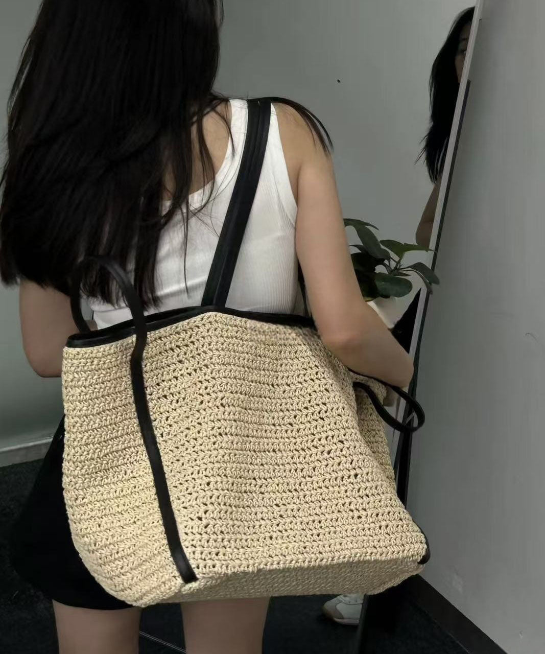 Bolsos de hombro tejidos de paja de gran capacidad en color beige sencillos