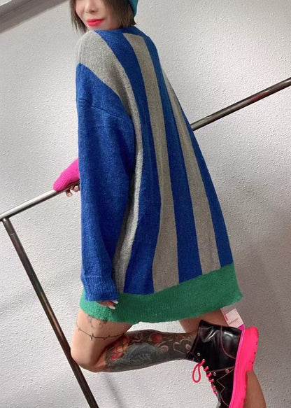 Einfacher blauer, lockerer Nagelperlen-Patchwork-Herbst-Strickpullover