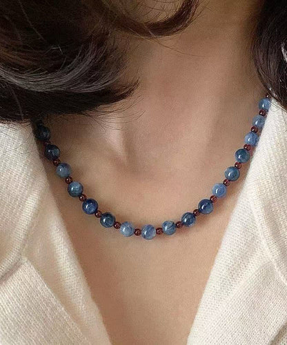 Collar sencillo de cuentas con incrustaciones de piedra natural azul