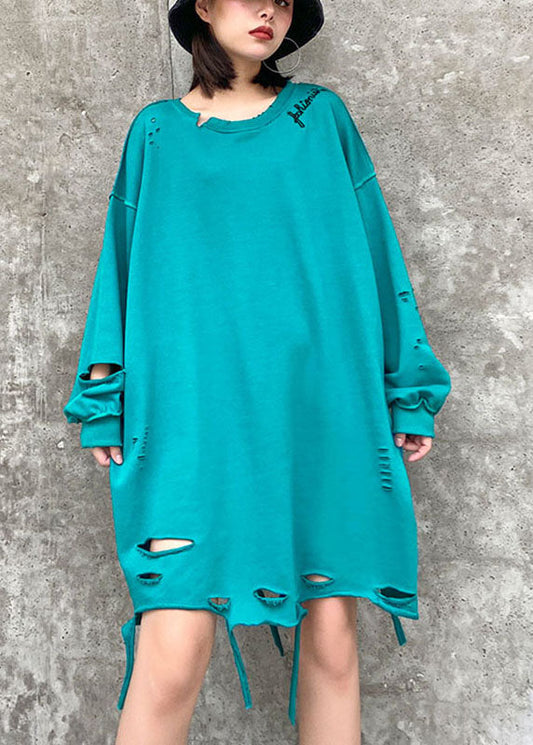 Einfaches blaues O-Ausschnitt-Sweatshirt mit lockeren Löchern für den Herbst