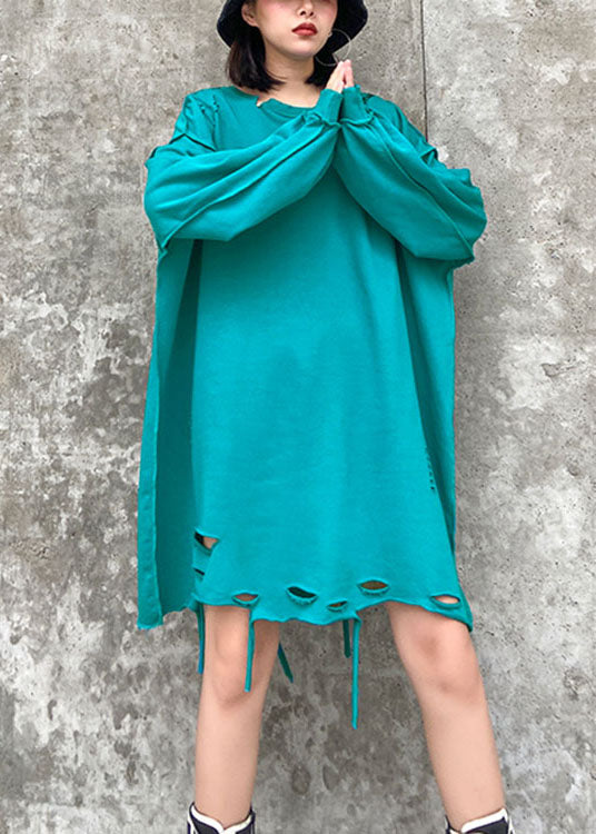 Einfaches blaues O-Ausschnitt-Sweatshirt mit lockeren Löchern für den Herbst