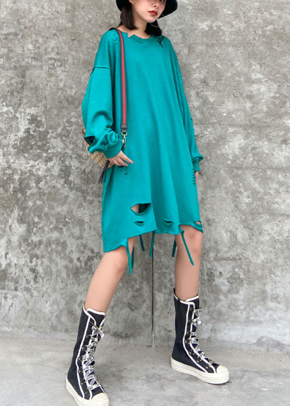 Einfaches blaues O-Ausschnitt-Sweatshirt mit lockeren Löchern für den Herbst