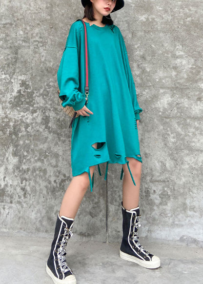 Einfaches blaues O-Ausschnitt-Sweatshirt mit lockeren Löchern für den Herbst