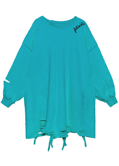 Einfaches blaues O-Ausschnitt-Sweatshirt mit lockeren Löchern für den Herbst