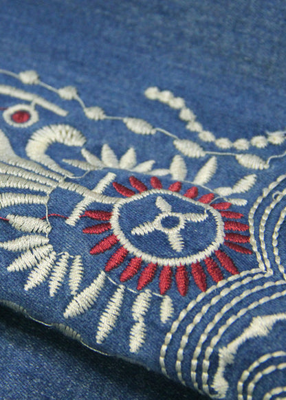 Einfache blaue Peter-Pan-Kragentaschen bestickte Doppelbrust-Schärpen Baumwoll-Denim-Trenchcoats Frühling